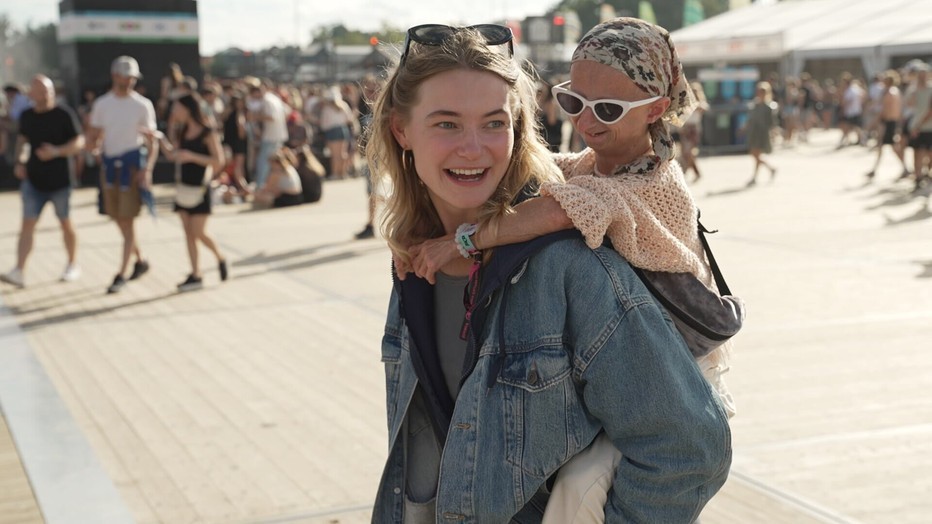 Emma Wortelboer met Amber in Je Zal Het Maar Hebben