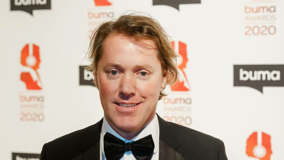 Jeroen Rietbergen op de rode loper, voorafgaand aan de uitreiking van de Buma Awards in Studio 21. Jeroen Rietbergen op de rode loper, voorafgaand aan de uitreiking van de Buma Awards in Studio 21.