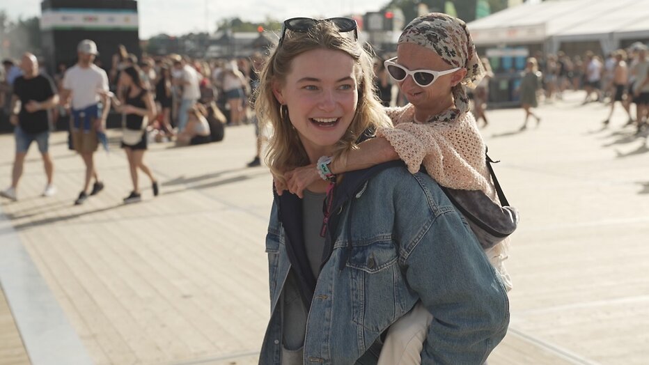 Je Zal Het Maar Hebben - Emma en Amber