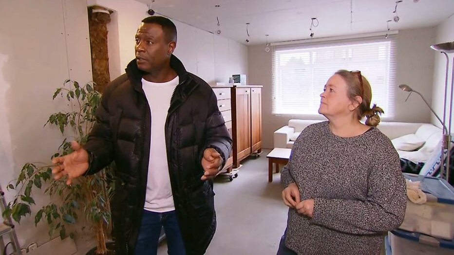 John Williams met Marijke in Help, Mijn Man Is Klusser John Williams met Marijke in Help, Mijn Man Is Klusser