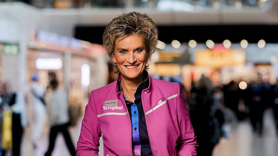 Floormanager Josée voor Schiphol Airport
