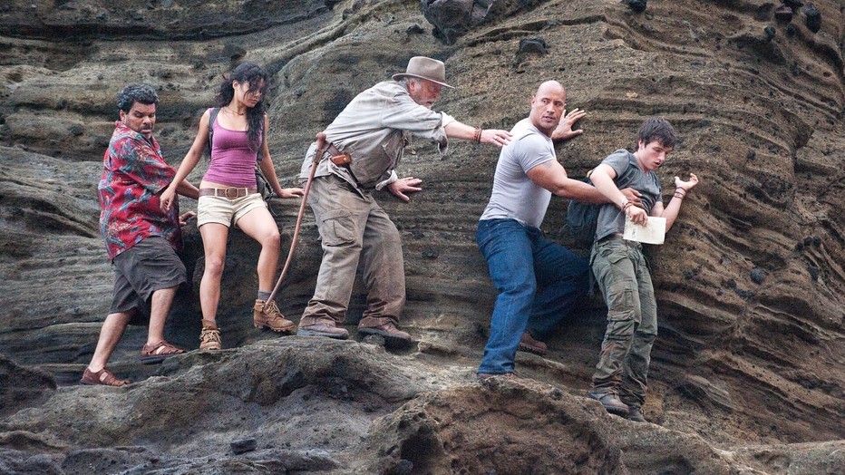 Luis Guzmán, Vanessa Hudgens, Michael Caine, Dwayne Johnson en Josh Hutcherson Luis Guzmán, Vanessa Hudgens, Michael Caine, Dwayne Johnson en Josh Hutcherson