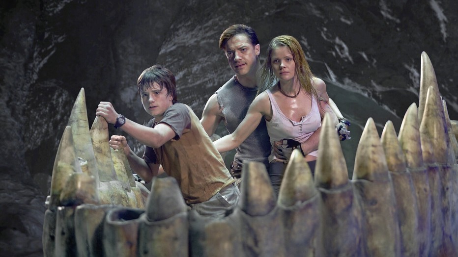 Josh Hutcherson, Brendan Fraser en Anita Briem in Journey to the Center of the Earth Josh Hutcherson, Brendan Fraser en Anita Briem in Journey to the Center of the Earth