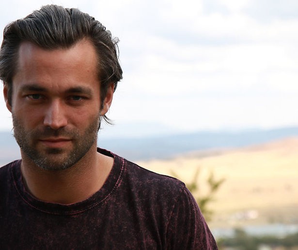 Jan Kooijman scheurt uit broek tijdens opnames