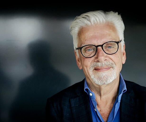 Jan Slagter bezoekt het hol van de leeuw door aan te schuiven bij Marcel & Gijs