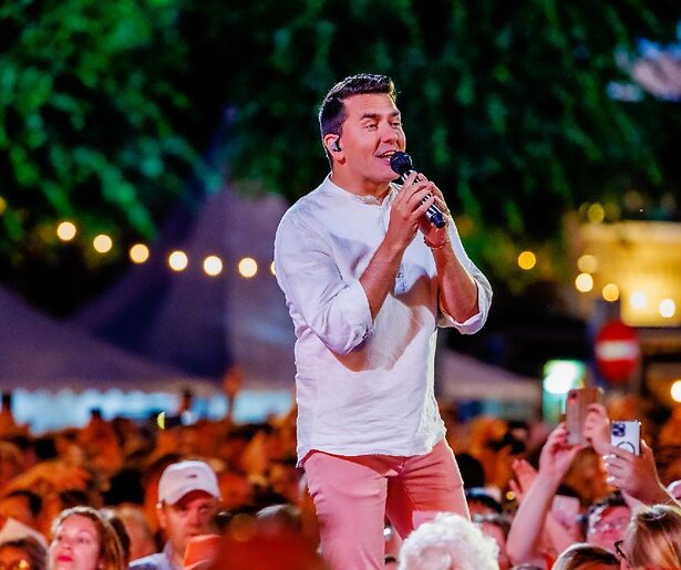 Meezingen met Jan Smit, Frans Bauer, Wolter Kroes en meer Nederlandstalige artiesten