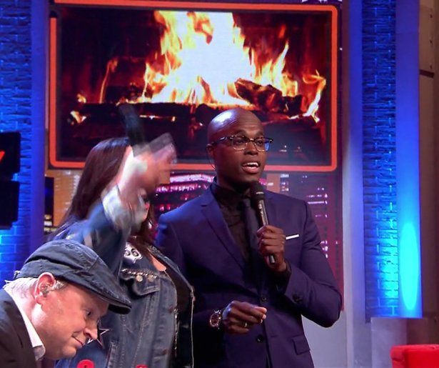 Videosnack: Jandino Asporaat verrast met zijn zangkwaliteiten