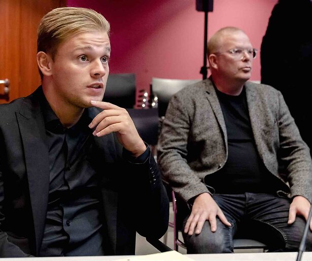 Jan en Dennis van Roddelpraat moeten 5.000 euro schadevergoeding betalen aan John de Mol 