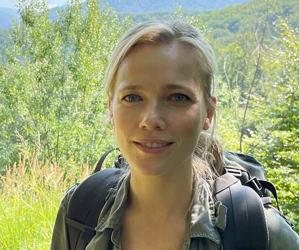 Jennifer Hoffman rekent af met kritiek: 'Reizen doen we toch'