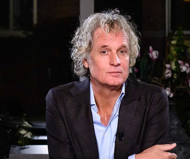 Jeroen Pauw maakt programma vanuit het aardbevingsgebied in Turkije 