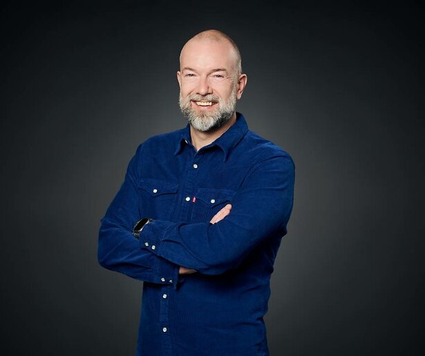 Jeroen Kijk in de Vegte krijgt prijs voor voice-over-werk in onder andere B&B Vol Liefde