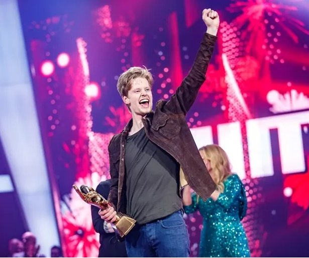 Voice-winnaar Jim werkt tegenwoordig als pakketbezorger