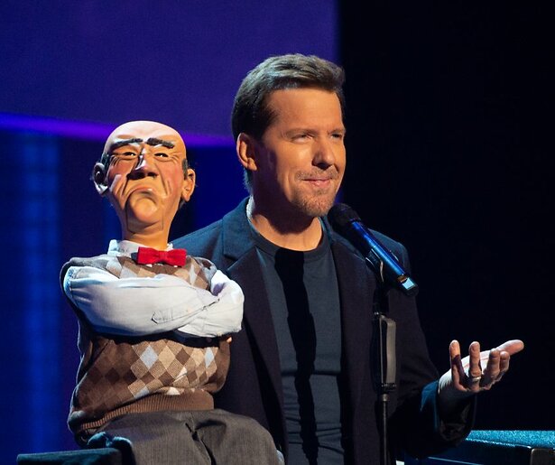 Lach je rot met Jeff Dunham's Pandemic Holiday Special op Comedy Central