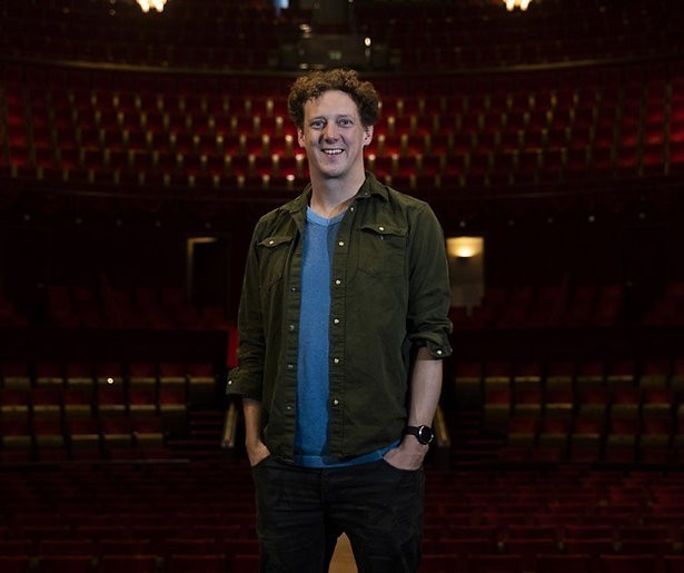 De TV van gisteren: Miljoenenpubliek lachend het jaar in met Jochem Myjer 