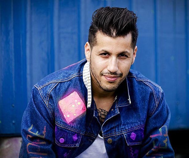 Jody Bernal en Hans Kazàn in sketchprogramma Komt een Man bij de Dokter