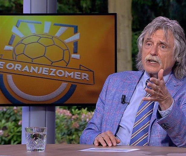 Oranjezomer-mannen gaan weer los op bordesscène Van Gaal
