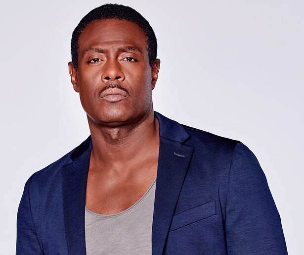 John Williams is vanaf deze datum op televisie te zien met Uit De Schulden