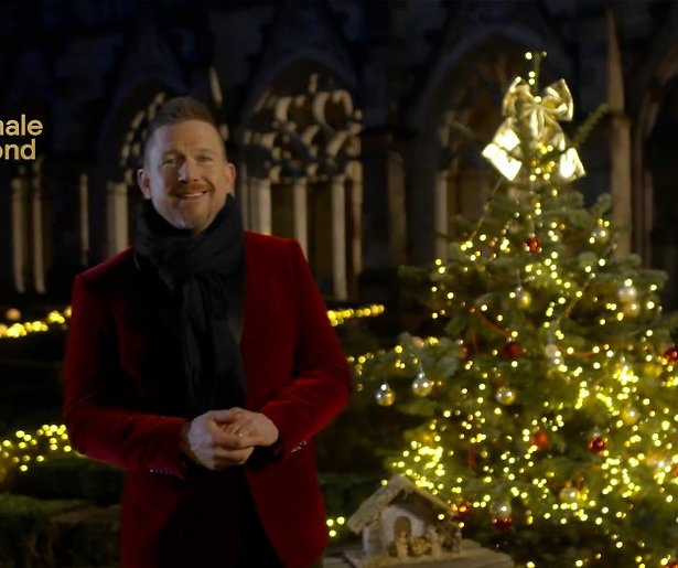 Johnny de Mol moet vanwege coronabesmetting De Nationale Kerstavond overslaan