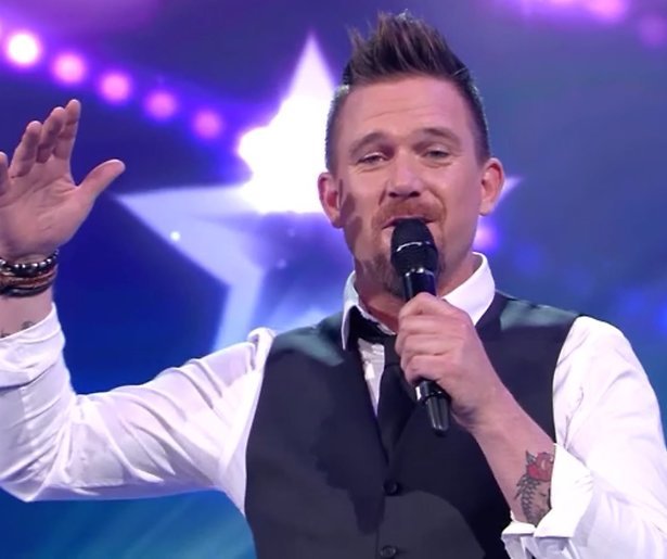 Johnny de Mol draagt opvallende oogmakeup bij finale Holland's Got Talent