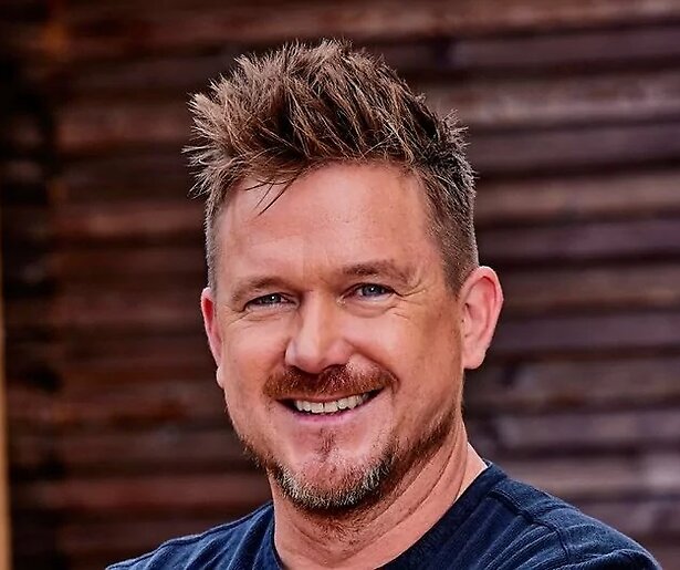 Johnny de Mol over presentatie Oranjezomer: 'Hélène wist ervan'