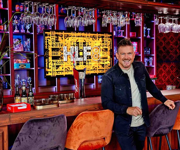 Johnny de Mol overladen met complimenten door HLF8