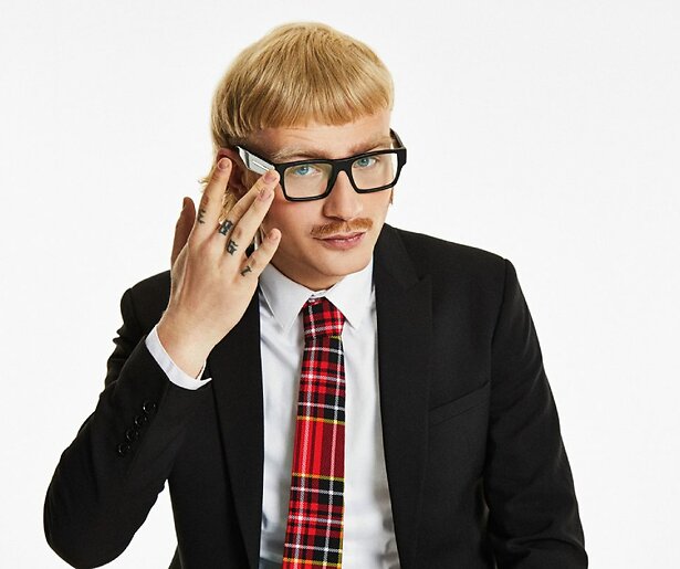 Joost Klein presenteert songfestivalnummer in een extra uitzending bij Arjen Lubach 