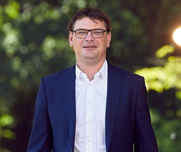 Joost Vullings vervangt Pieter Jan Hagens als presentator van Buitenhof