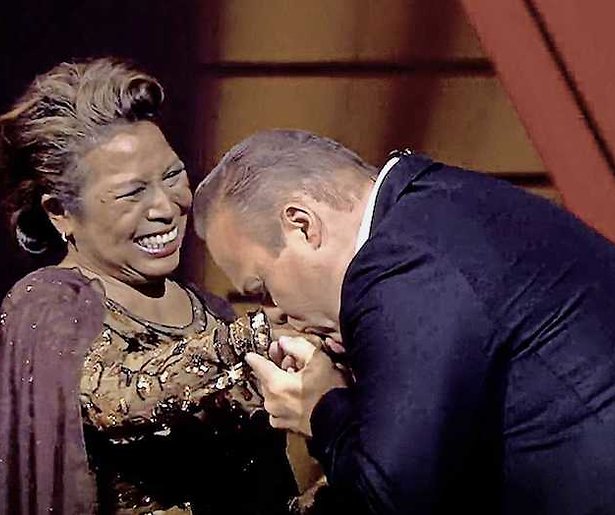 Frans Bauer emotioneel om bekende zangeres in The Voice Senior