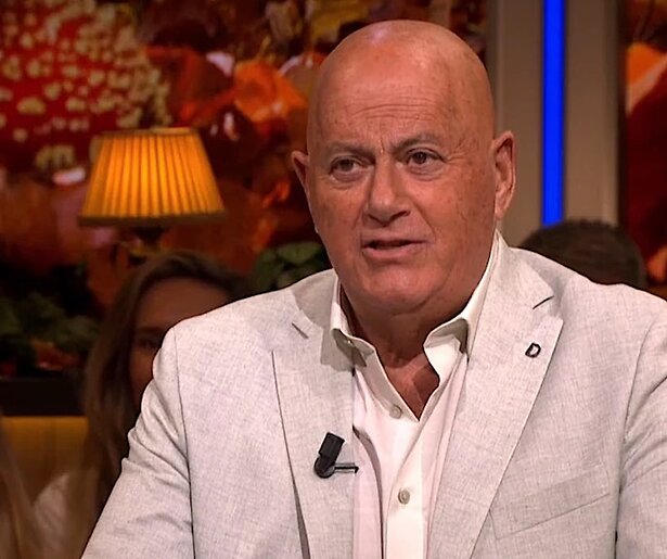 Jack van Gelder doorbreekt stilte na exit De Oranjezondag, Johan Derksen verdedigt Hélène Hendriks