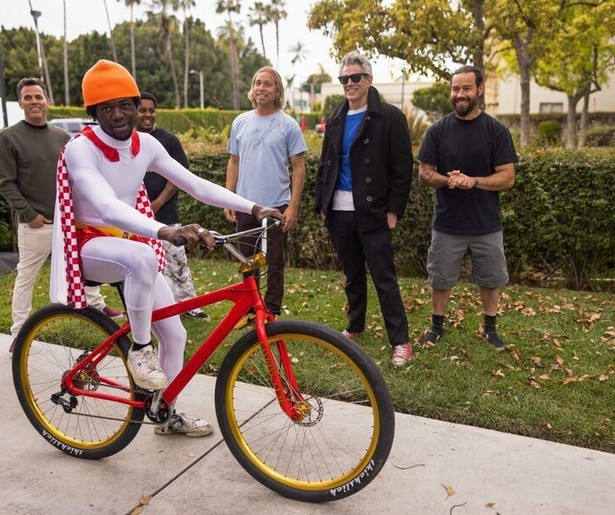 De Jackass-helden kunnen het in Jackass Forever nog steeds niet laten