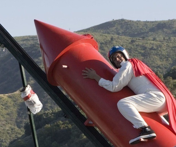 Johnny Knoxville en zijn vrienden halen in Jackass Number Two nog meer zieke en halsbrekende stunts uit