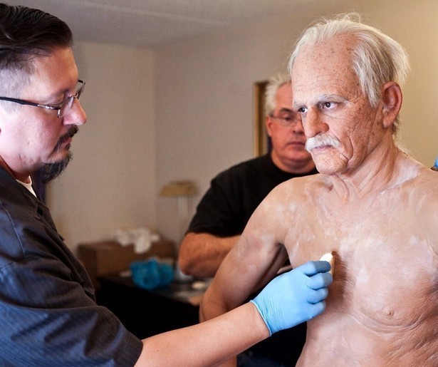 Johnny Knoxville ziet er opeens compleet anders uit in Jackass Presents: Bad Grandpa