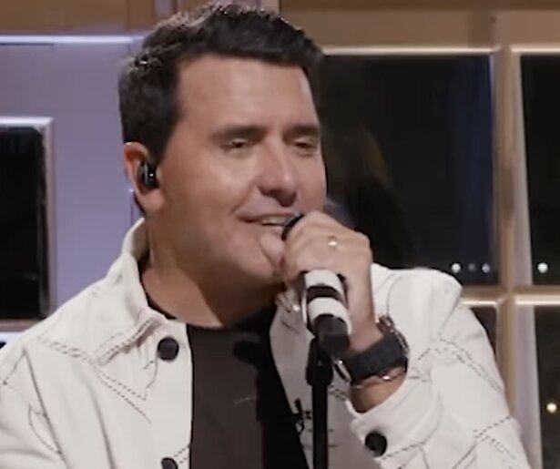 Jan Smit maakt indruk met cover van nummer Tabitha in Onvergetelijke Liedjes