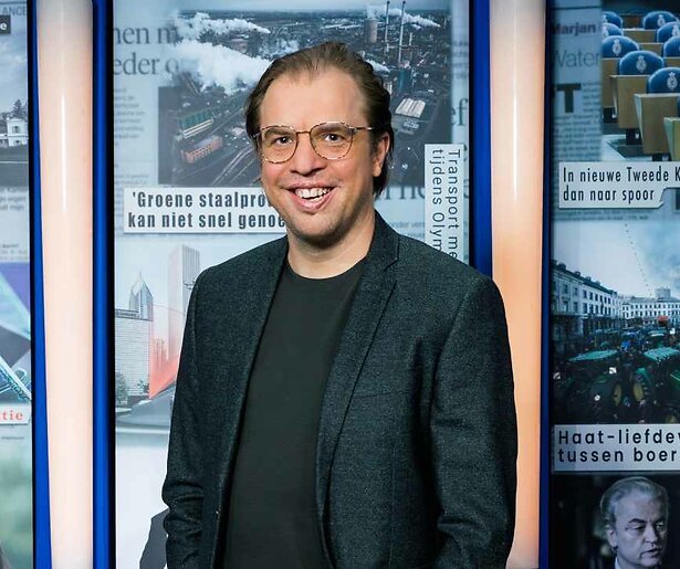 Kasper van der Laan staat Jan Jaap van der Wal bij in Dit Was het Nieuws