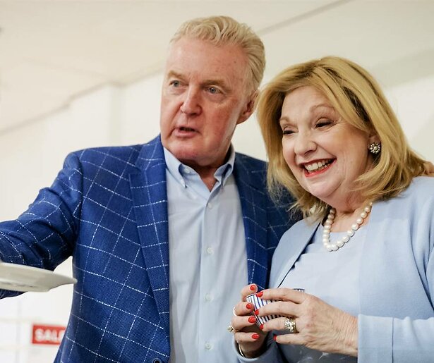 André van Duin en Janny van der Heijden ruilen de boot in voor de trein