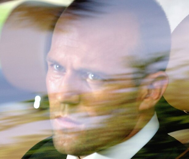 Jason Statham en de ontvoerde kleuter in Transporter 2