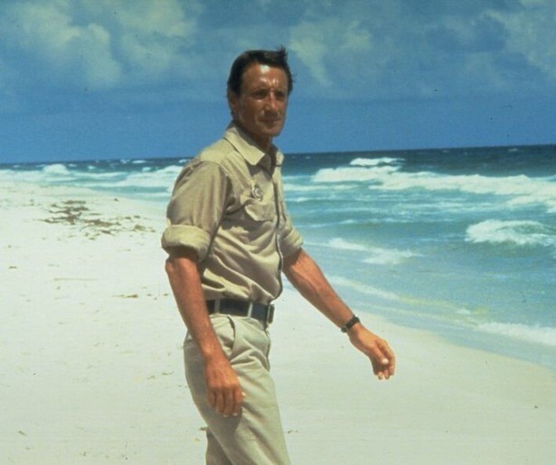 Roy Scheider gaat opnieuw het gevecht aan met een witte haai in Jaws 2
