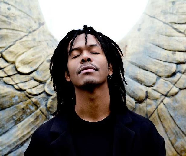 Anton Corbijn gestrikt voor persfoto's Jeangu Macrooy