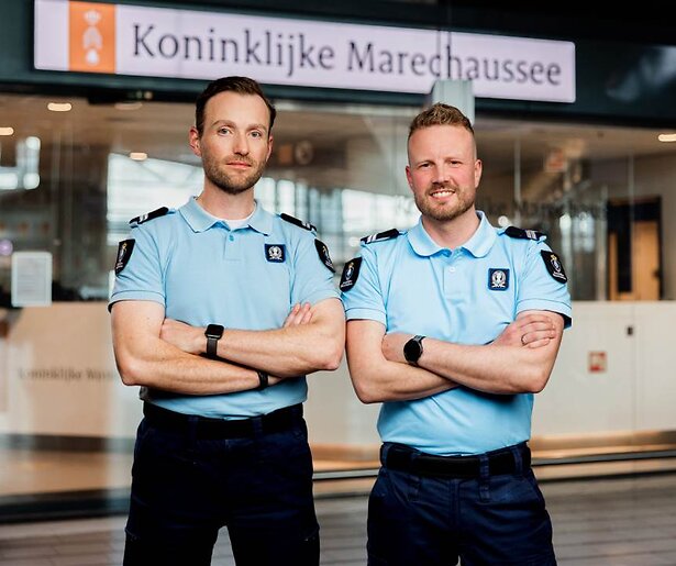 Spanning stijgt in realityserie Schiphol Airport: Jeffrey en Alex gaan achter een bommelding aan
