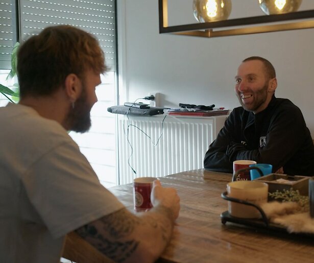 Jeffrey klampt zich vast aan een nieuwe behandeling in Over Mijn LIjk