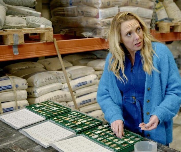 Jelka van Houten moet aan de slag met een huis vol Donald Duck in Jelka op Eigen Houtje