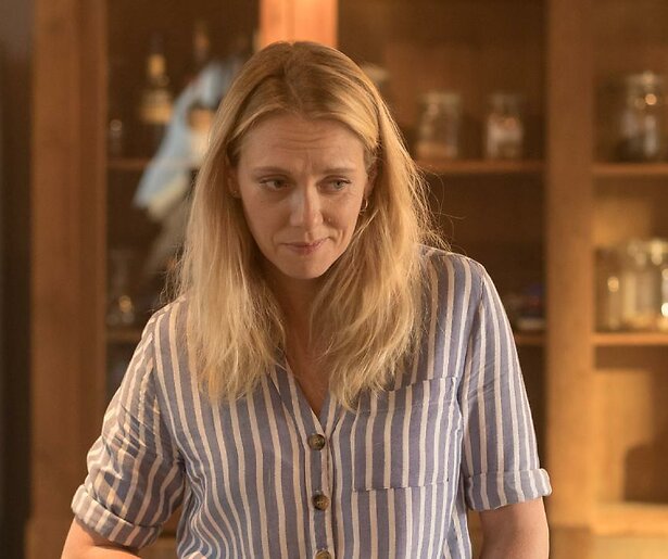 Jelka van Houten vertrouwt haar vent voor geen meter in Huisvrouwen Bestaan Niet 2