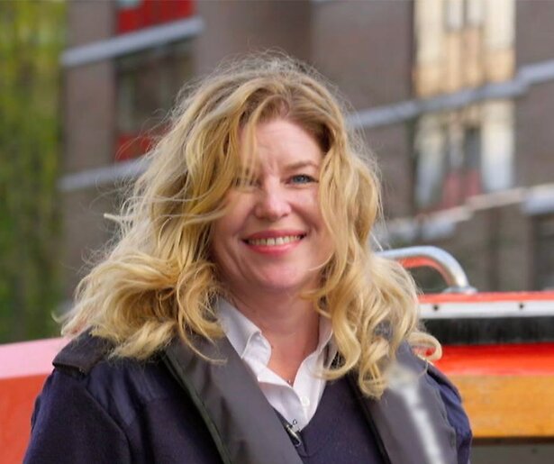 De 45-jarige Jenny stelt zich voor in de seizoensopener van Vrouwen die Varen