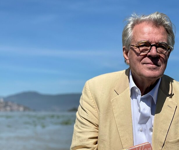 Jeroen Krabbé vanaf augustus terug met nieuw seizoen Krabbé Zoekt