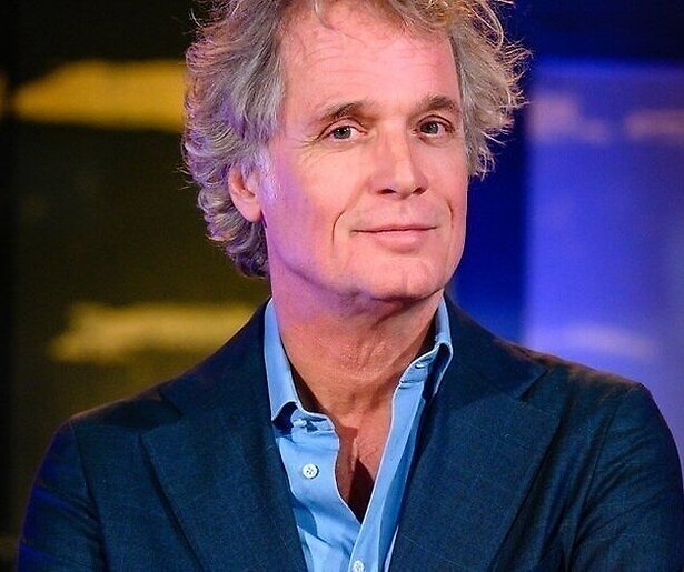 Jeroen Pauw reageert met een lach op kritiek GenZ-filmpje