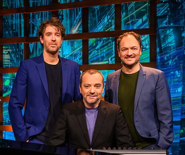 Niels van der Laan en Jeroen Woe trappen vijftiende seizoen Even tot Hier af