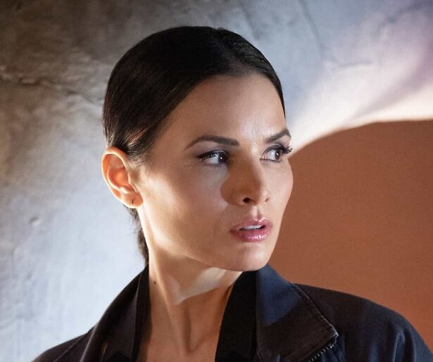 Katrina Law en Gary Cole gaan in NCIS op onderzoek uit na de dood van een oud-officier