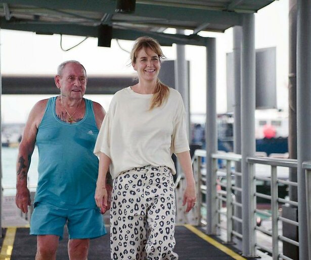 Jetske van den Elsen reist af naar Singapore in slotaflevering Spoorloos