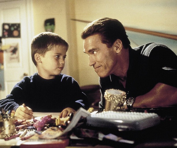 Arnold Schwarzenegger shinet in Jingle All the Way