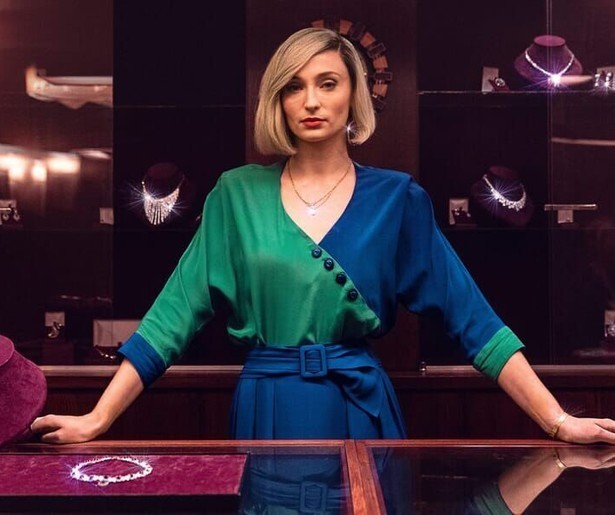 Het wordt Joan aardig heet onder de voeten